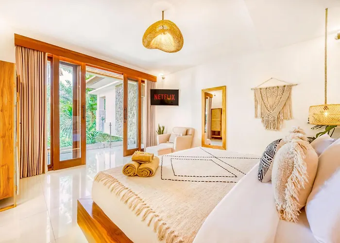 Chicago Brand New 7 Bdr Private Pool Villa