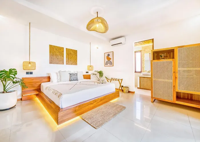 Chicago Brand New 7 Bdr Private Pool Villa *
