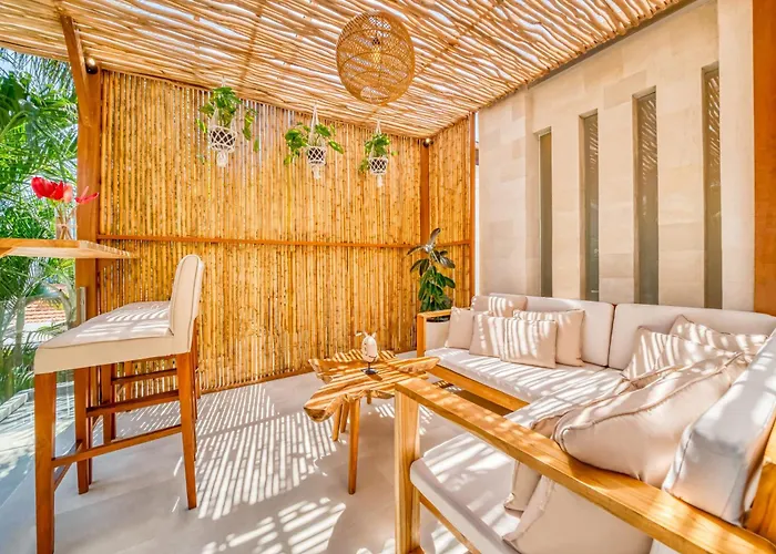 Chicago Brand New 7 Bdr Private Pool Villa