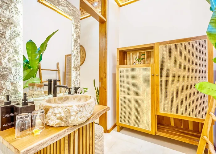 Chicago Brand New 7 Bdr Private Pool * Seminyak (Bali)