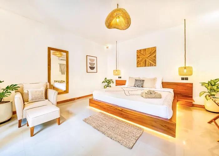 Chicago Brand New 7 Bdr Private Pool Villa *